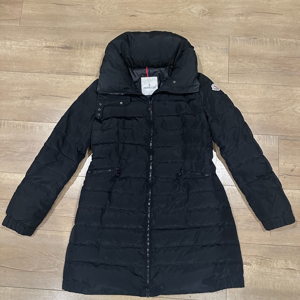 Moncler Women's Elegant Black Puffer Jacket